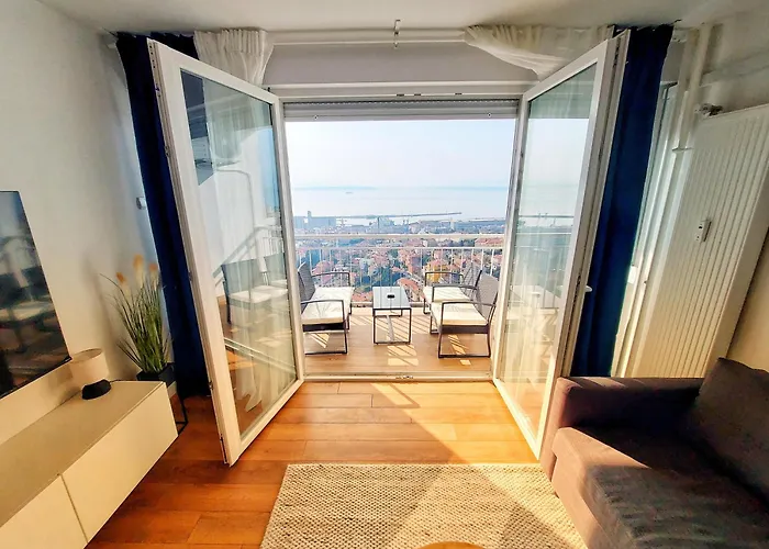 Sunflower Sky Apartment